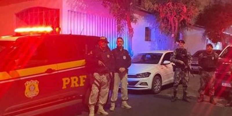 Veículo roubado é recuperado em ação conjunta entre PM e PRF, em Pombal