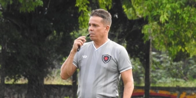 Evaristo Piza é demitido e não seguirá no Botafogo-PB após Série C