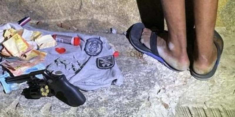 Polícia Militar desarticula mais uma boca de fumo e apreende arma de fogo, em Pombal