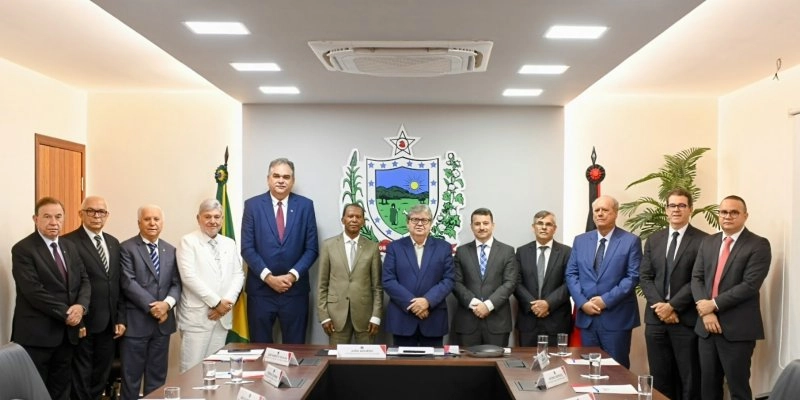 João Azevêdo recebe lista tríplice para vaga de desembargador pelo quinto constitucional 