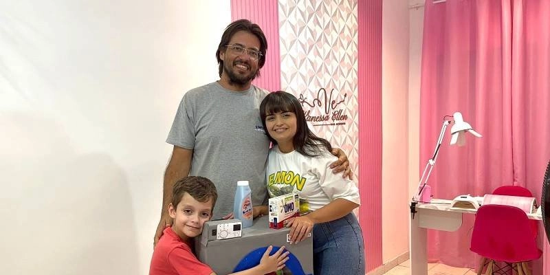 Vídeo de menino sousense com mochila de máquina de lavar atinge mais de 14 milhões de visualizações