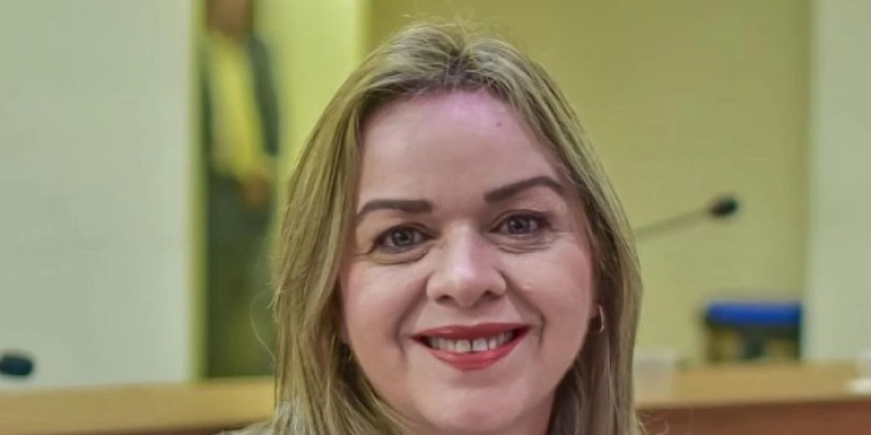 Sílvia Benjamin recebe homenagem da Arquidiocese de Campina Grande