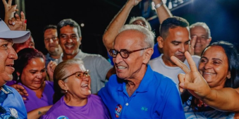 Em carreata: Cícero Lucena e Leo Bezerra celebram obras de infraestrutura no Alto do Mateus