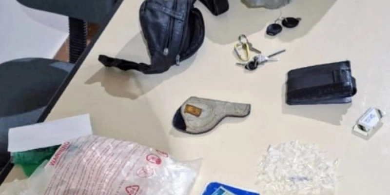 Polícia Militar cumpre mandado de prisão e apreende drogas na cidade de São João do Rio do Peixe