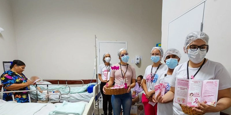 Hospital Edson Ramalho realiza ações do Outubro Rosa para pacientes, acompanhantes e colaboradoras