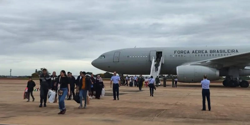  Sexto voo de repatriação do Líbano chegou ao Brasil com 212 passageiros 