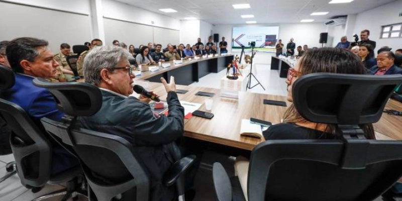 João Azevêdo autoriza aumento na bonificação por apreensões de armas e criação de nova Delegacia
