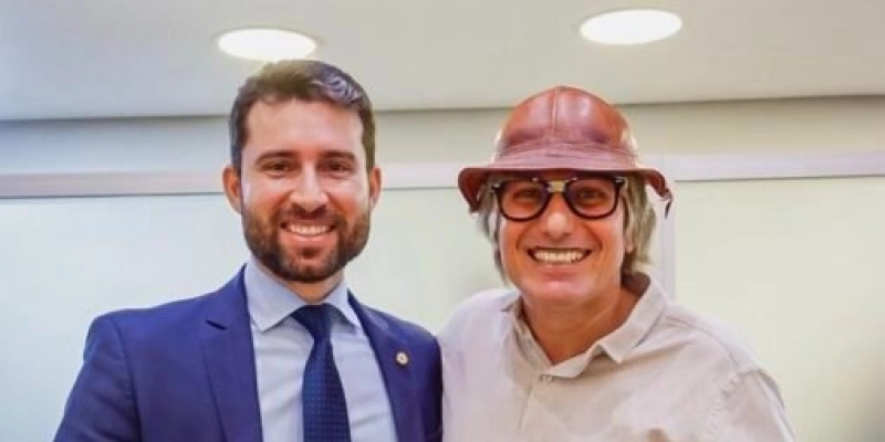 Iniciativa do deputado Michel Henrique dar o Título de Cidadão Paraibano ao Humorista Mução