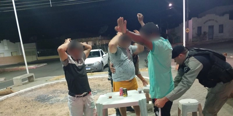 Polícia realiza abordagens e buscas pessoais na área do 14º Batalhão