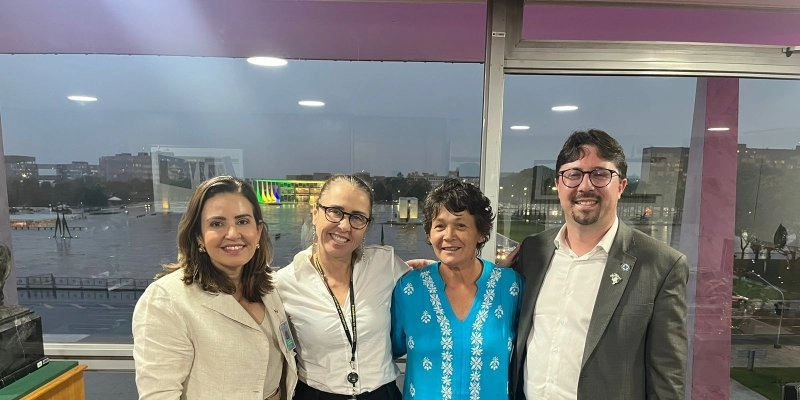 Pollyanna dialoga com líderes nacionais e participa de fórum da assistência social