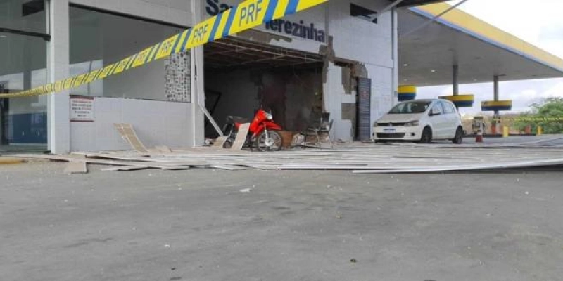Terror na madrugada: Criminosos explodem cofre de posto e fogem após ataque violento na BR-230