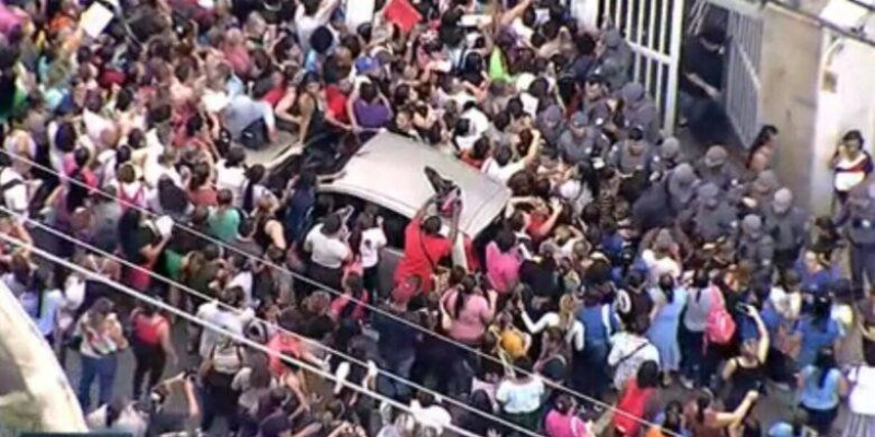 Filas quilométricas para isenção de taxa sindical mobilizam trabalhadores em SP