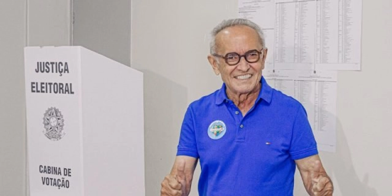 Ao votar, Cícero Lucena enfatiza compromisso com melhorias e qualidade de vida na Capital