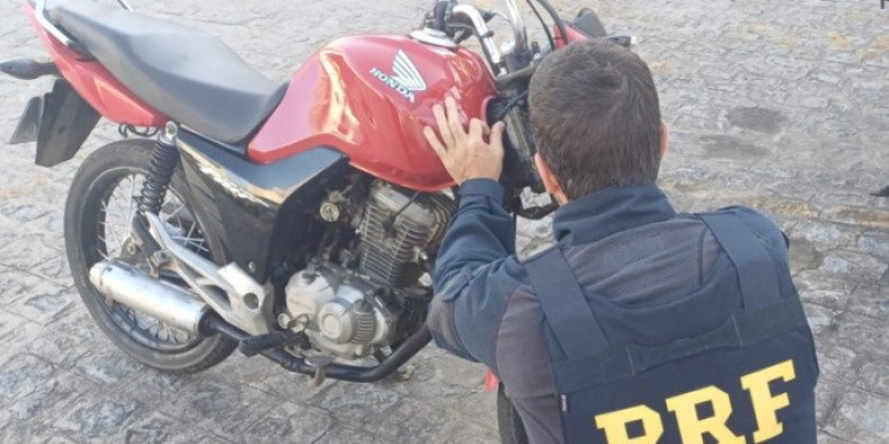 PRF apreende motocicleta adulterada no interior paraibano