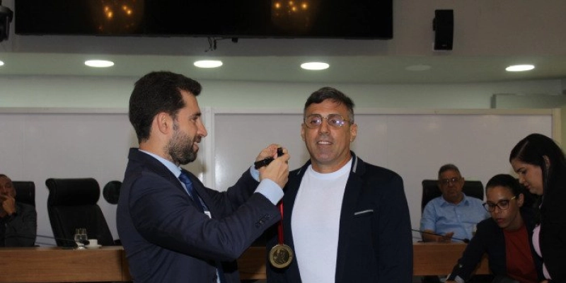 Proposta de Michel Henrique concede Comenda Talento Esportivo ao campeão mundial de futsal Leucinho Barbosa