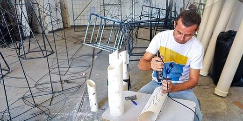 Secretaria de Infraestrutura segue a todo vapor preparando as luzes natalinas para a cidade de Aparecida
