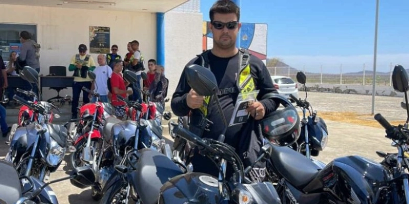 Deputado Chico Mendes participa da entrega de motos em Cajazeiras e destaca apoio aos mototaxistas