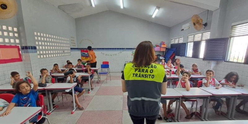 Educadores da Semob-JP realizam atividade em escola municipal e seguem com programação até sexta-feira