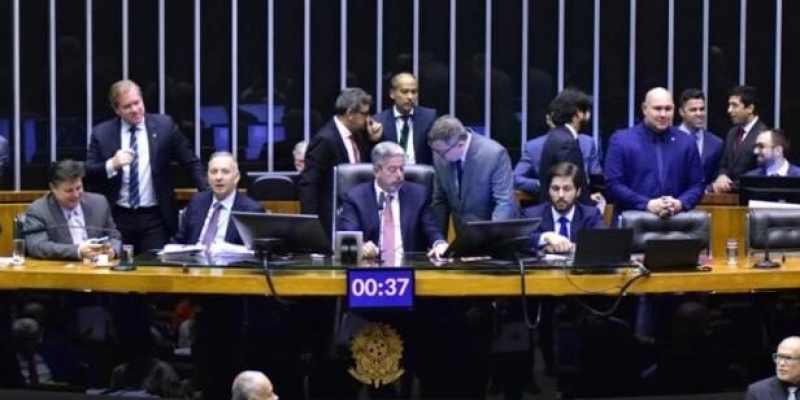 Câmara acelera projeto para regulamentar emendas parlamentares com foco em transparência e controle