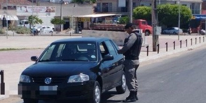 Policiais Militares realizam abordagens e fiscalização de trânsito na cidade de Sousa