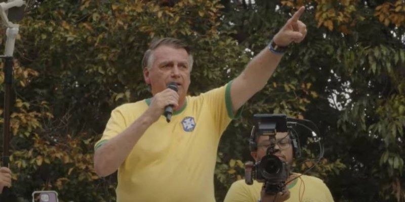 Bolsonaro repudia ataque em frente ao STF e pede “pacificação nacional”