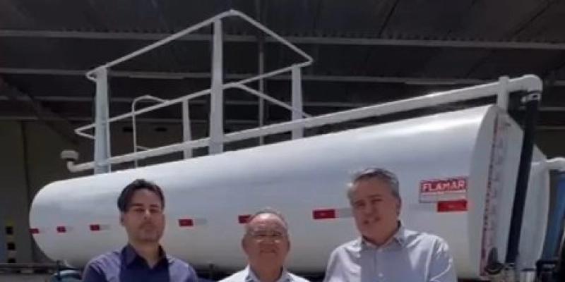 Prefeito Irani Alexandrino adquire caminhão-pipa 0 Km para fortalecer abastecimento d’agua em Coremas