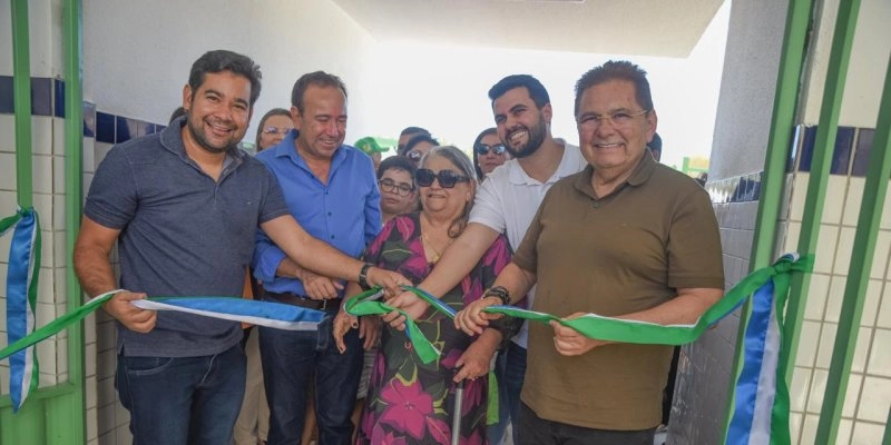 Adriano Galdino participa de inauguração de escola no Sítio Assentamento de Poços, em Teixeira