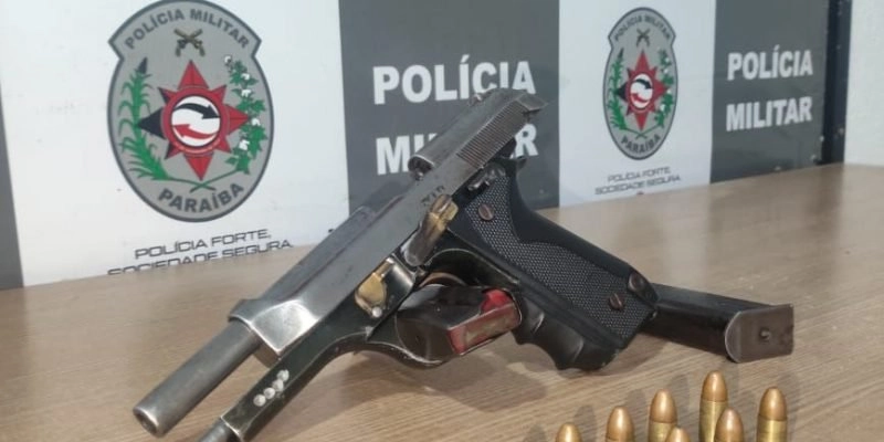 Polícia apreende pistola que estaria sendo usada por traficantes