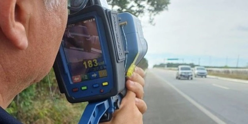 PRF registra veículo a 183 Km/h em rodovia federal na Paraíba