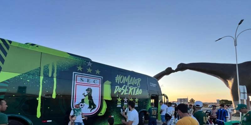 Sousa Esporte Clube reforça estrutura com novo ônibus personalizado