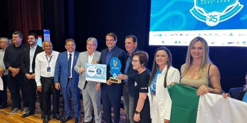 Prefeito Bal Lins recebe troféu do Selo UNICEF: Gestão de São José de Piranhas é reconhecida nacionalmente