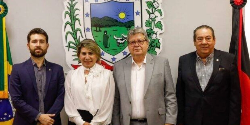 Michel Henrique participa de reunião administrativa e discute parcerias com João Azevêdo