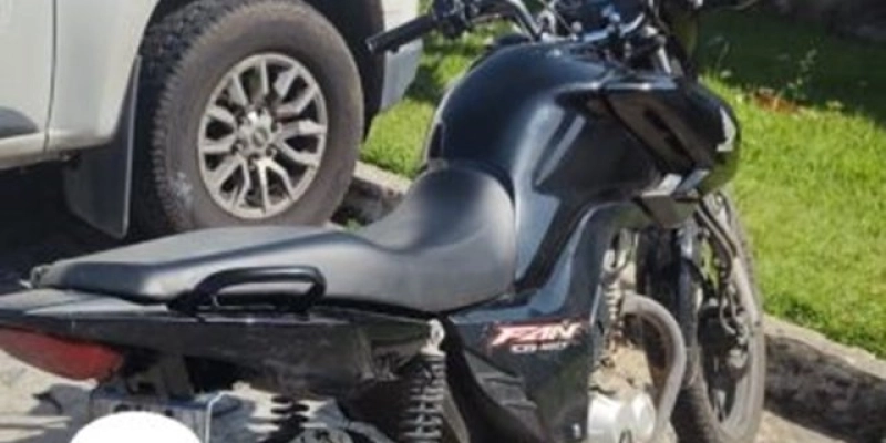 Motocicleta roubada é apreendida pela polícia em Santa Luzia