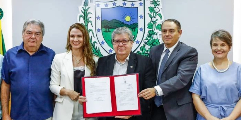 João Azevêdo autoriza lançamento de edital do Detran de apoio aos clubes de futebol masculino e feminino da Paraíba