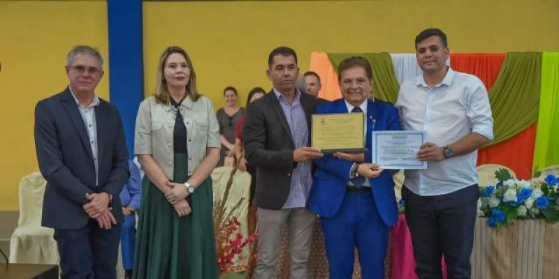 Adriano Galdino recebe títulos de cidadão de Cabaceiras e Olivedos  