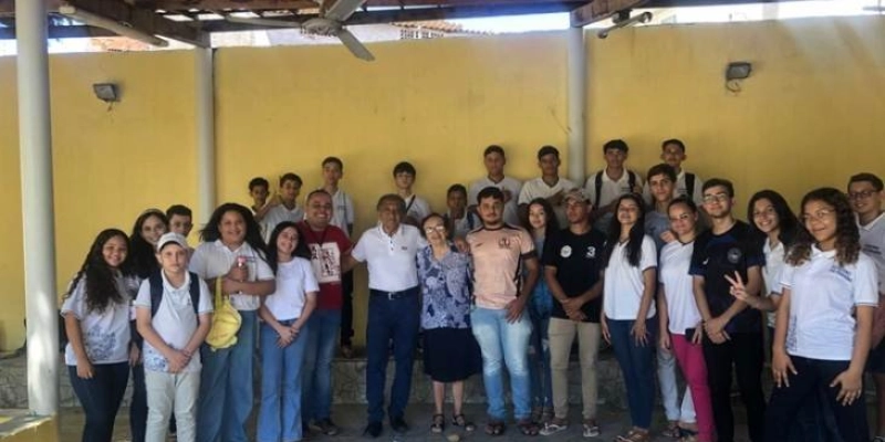 Estudantes vivenciam aula de história e filosofia no Memorial Antônio Mariz em Sousa