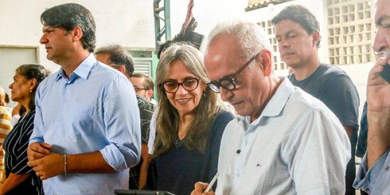 Cícero Lucena assina ordem de serviço para reforma da Escola Municipal Padre Pedro Serrão