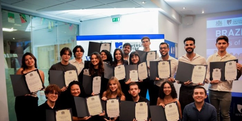 Programa Paraíba sem Fronteiras celebra a formatura de 18 estudantes no Reino Unido