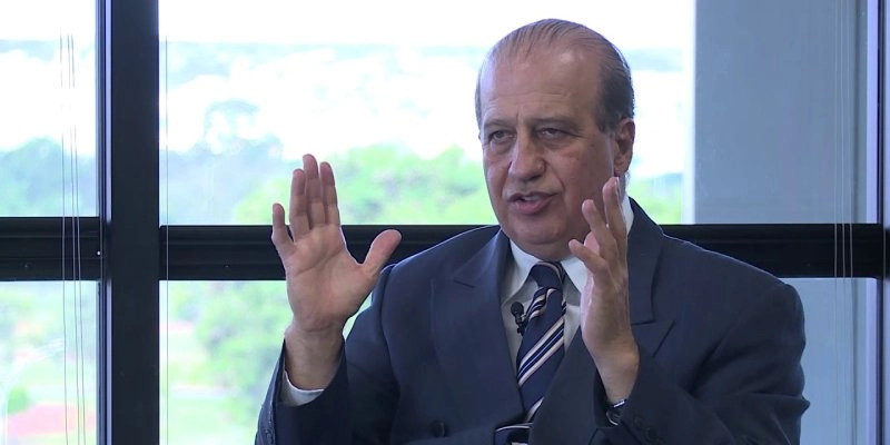 Ministro do TCU alerta sobre risco de colapso econômico e infraestrutural no Brasil