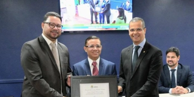 Jutay é homenageado pela Câmara Municipal de Maceió com Comenda Pontes de Miranda