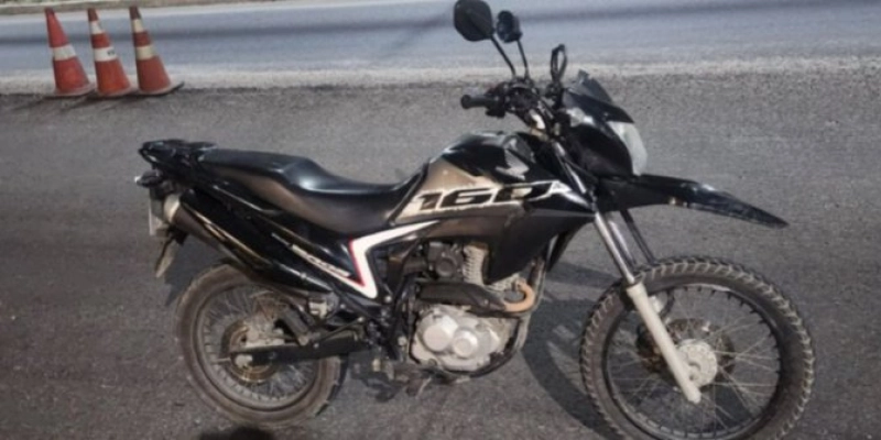 Três pessoas são detidas e dois veículos são recuperados pela PRF na Paraíba
