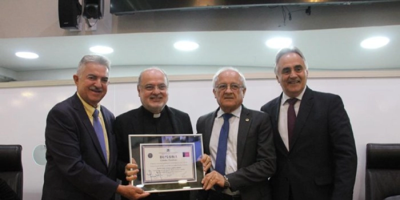 ALPB entrega título de cidadão paraibano ao Padre Luiz Souza