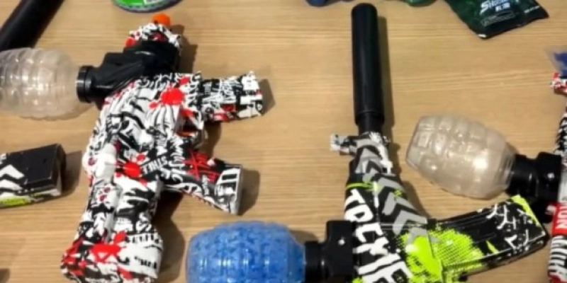 Criança é atingida no olho por tiro de arma de gel na PB; dois jovens são detidos