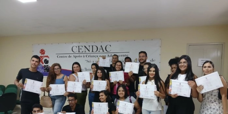 Cendac entrega certificados do curso de Atendente de Farmácia e realiza palestra sobre abuso e exploração sexual infantojuvenil