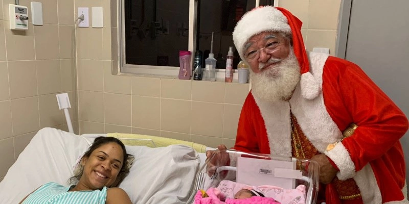 Maternidade Frei Damião recebe visita do Papai Noel e alegra rotina dos pacientes e servidores
