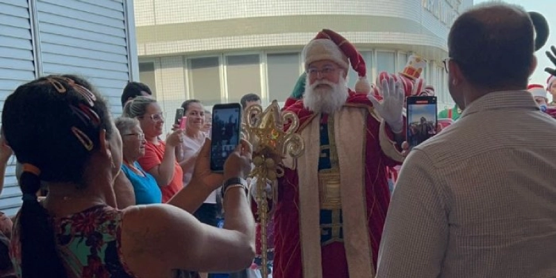 Chegada do Papai Noel abre programação especial de Natal no Hospital de Trauma de Campina Grande 