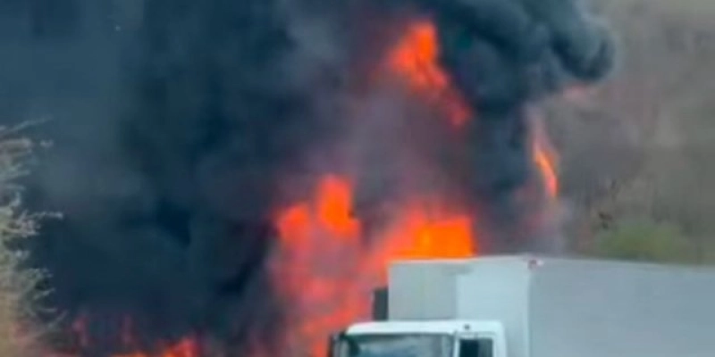 Incêndio em caminhão-tanque interdita BR-230 na Serra de Santa Luzia