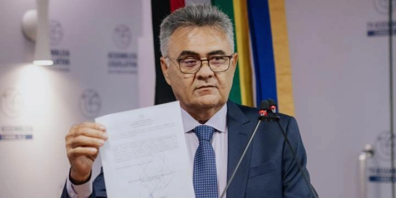 ALPB empossou o deputado Marcio Roberto durante solenidade nesta terça-feira 