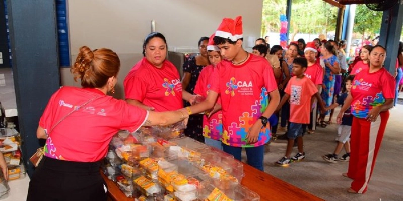 Governo realiza festa de Natal para 400 crianças autistas do CAA da Capital