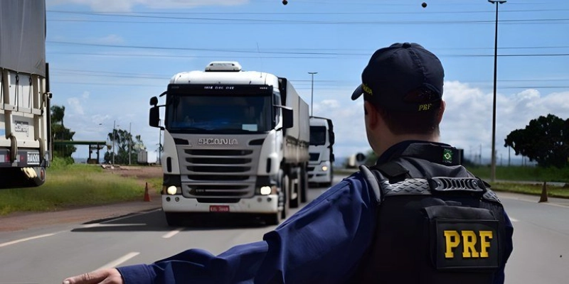 PRF na Paraíba alerta para os riscos do excesso de peso em veículos de transporte de carga